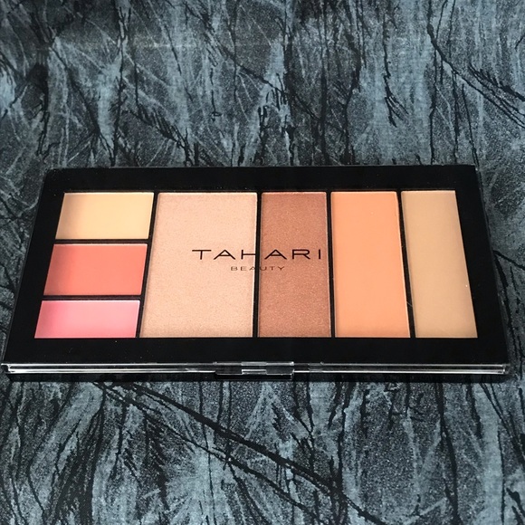 Tahari Other - Brand New Tahari Faux Glow palette